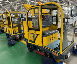 Visitas de clientes africanos para demonstração de varredora portátil no local