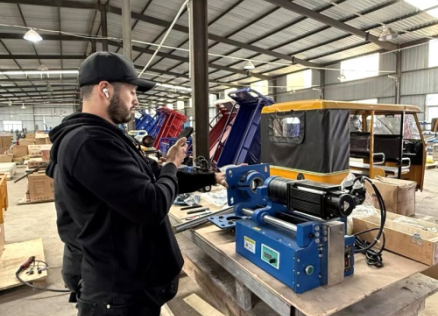 Máquina de perfuração e soldadura de linha